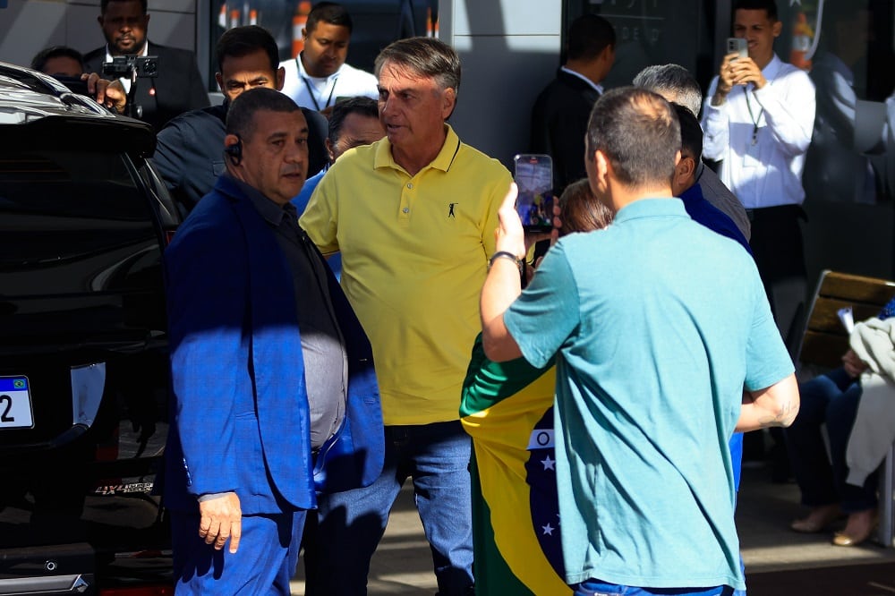 BOLSONARO EM PERIGO: Infecções Pulmonares e Gastrite Abalam a Saúde do Ex-Presidente!