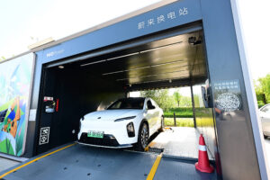CHINA REVOLUCIONA O FUTURO: BATERIAS DE CARROELÉTRICO TROCADAS EM 3 MINUTOS!