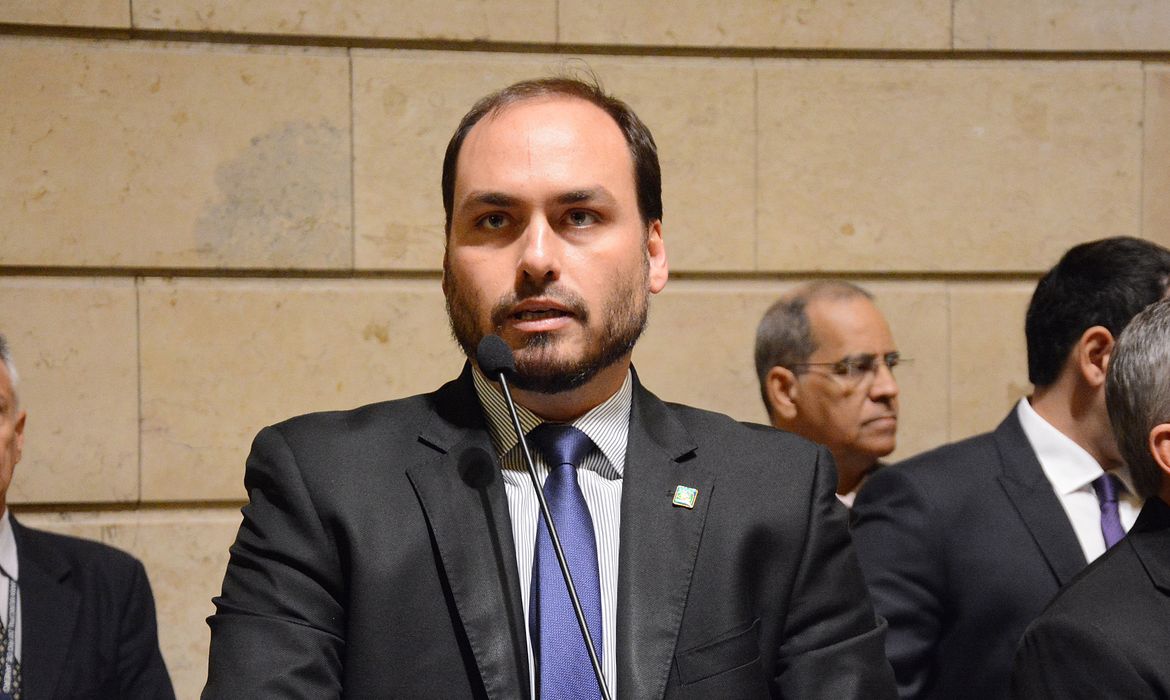 Carlos em Crise: Internado ao Receber a Chocante Notícia da Prisão de Bolsonaro!