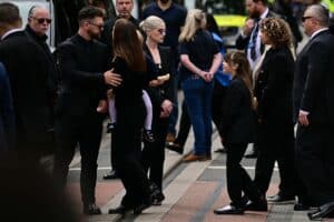 Despedida Trágica: Kelly Osbourne Lança Lamento Poderoso após Perda do Pai Ozzy!