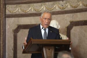 ESCÂNDALO EM PORTUGAL: PRESIDENTE SONS SUA VOZ CONTRA LEI ANTI-IMIGRAÇÃO!
