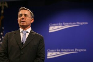 ESCÂNDALO: Justiça Colombiana Liberou Álvaro Uribe do Cárcere!