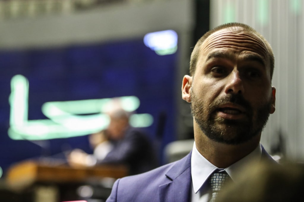 Eduardo Bolsonaro Exige Hugo Motta como Embaixador nos EUA! Revelações Bombásticas!