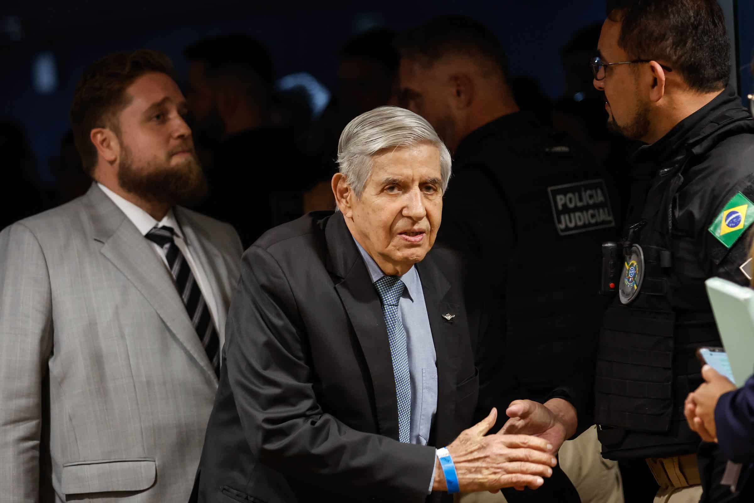 Escândalo à Vista! O General Augusto Heleno Sob Fogo Cruzado no STF!
