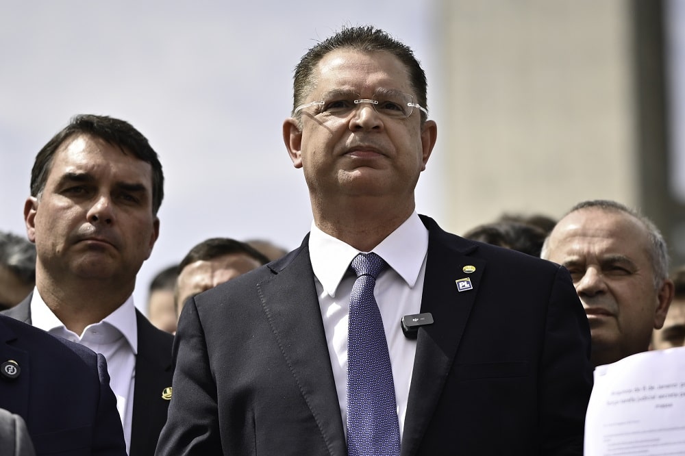 Escândalo na Câmara! Líder do PL Desmente Chantagem e Surpreende com Desculpas a Motta!