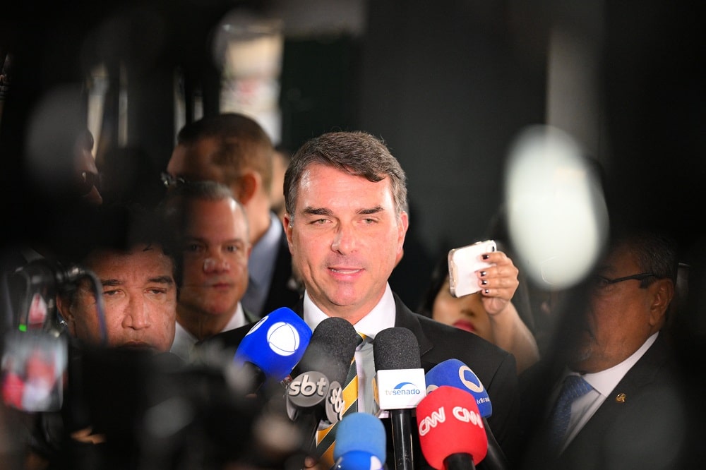 Flávio Bolsonaro Revela Acordo Bombástico: Anistia em Jogo, Mas Sem Aprovação!