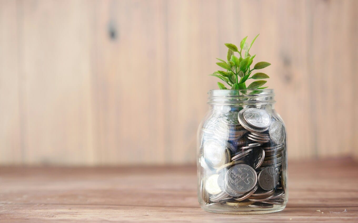 Fuja da Poupança: Descubra os Investimentos Que Podem Salvar Seu Dinheiro em 2025!