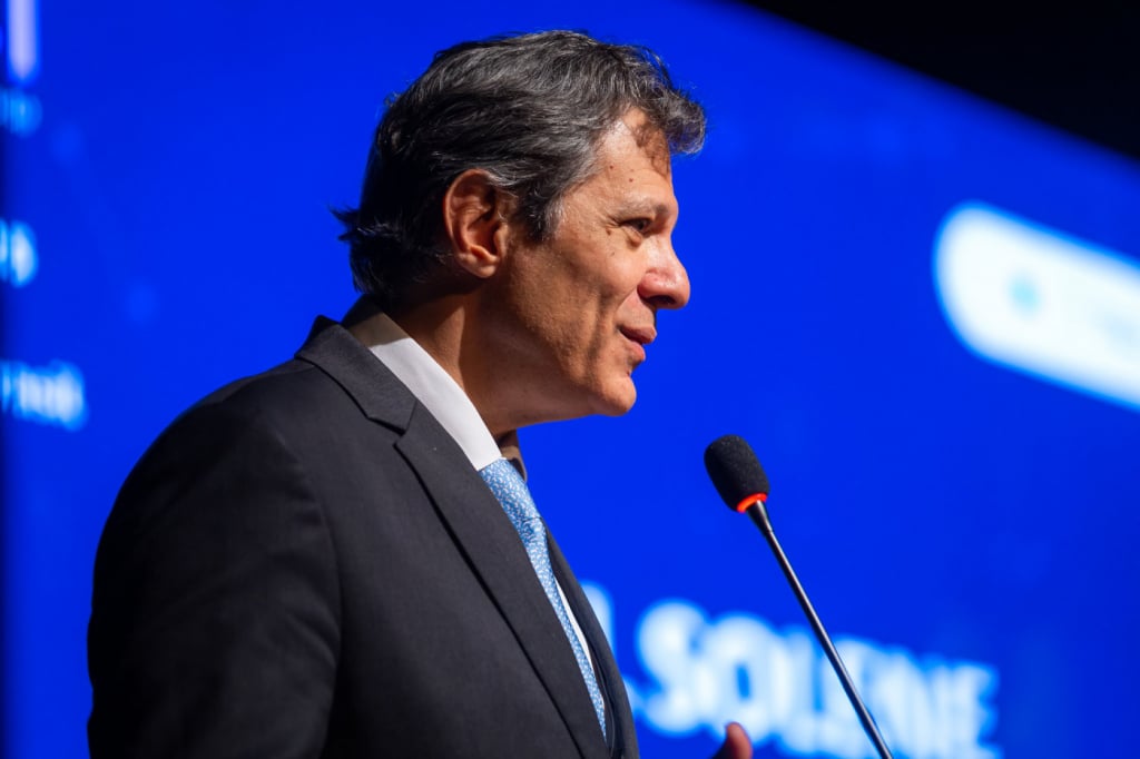 Haddad Alerta: 'Bolsonaristas Orquestram Ataques Chocantes Contra o Banco do Brasil!'