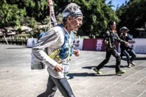 INCRÍVEL! Atleta de 80 Anos DESAFIA os Limites e Quebra Recordes em Ultramaratonas!