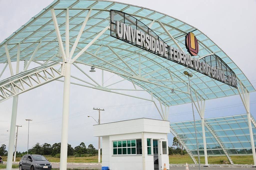 JUSTIÇA DESTRÓI SONHO DE COTAS TRANS EM UNIVERSIDADE!