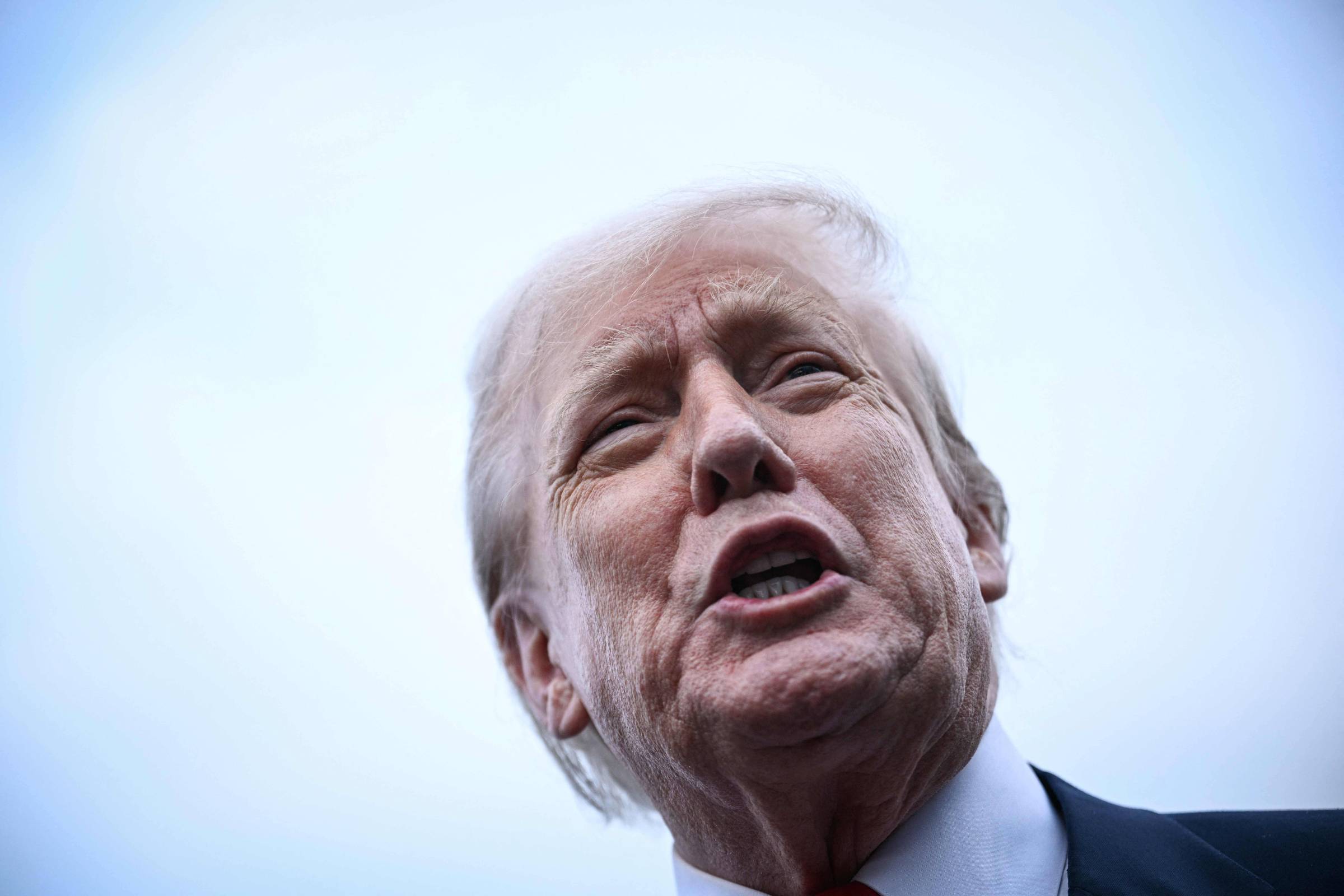 Justiça Esmaga Multa de US$ 464 Milhões Contra Trump: O Retorno do Rei!