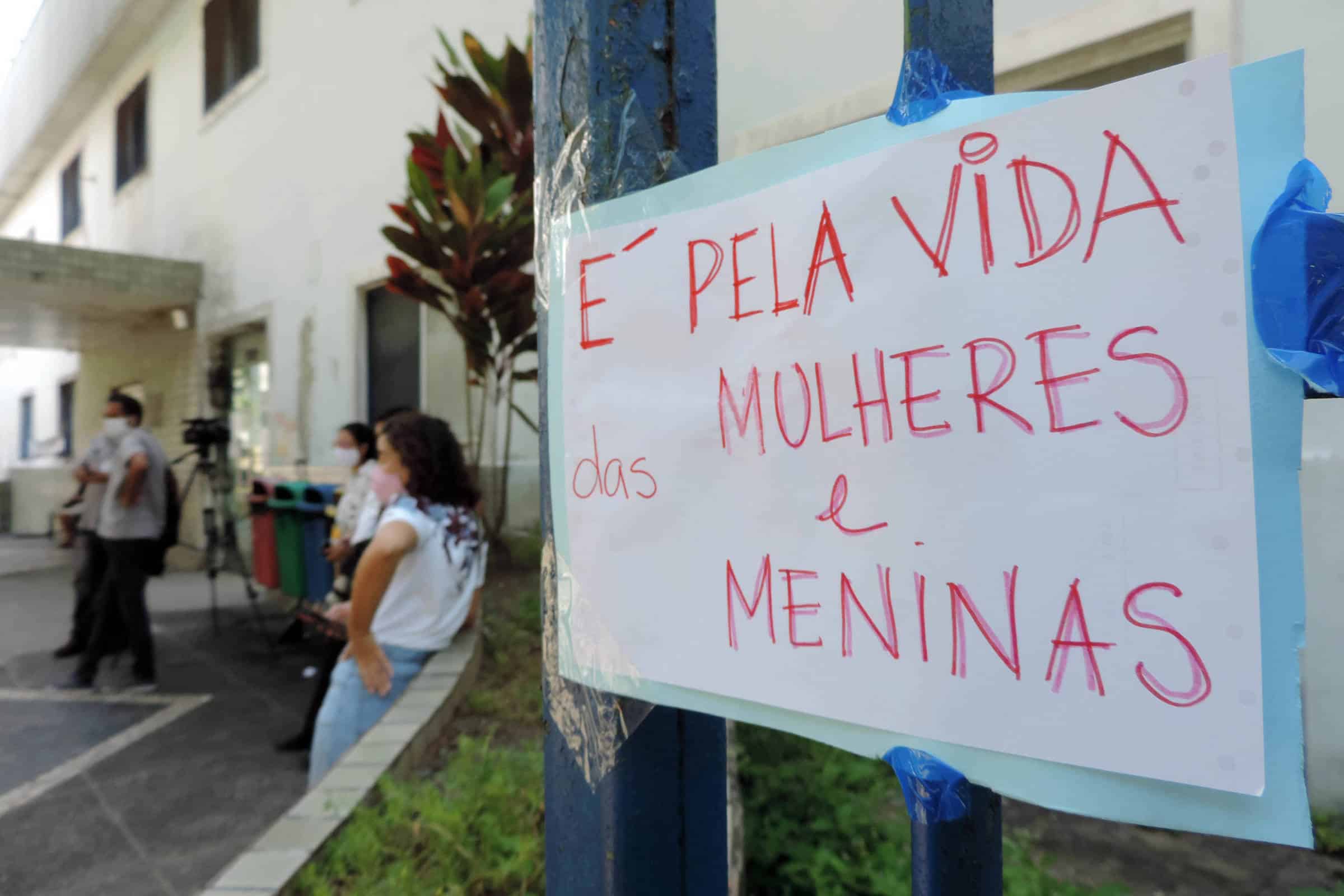 Meninas Riscam a Vida em Viagem Épica por Aborto Legal – Uma Batalha Urgente!