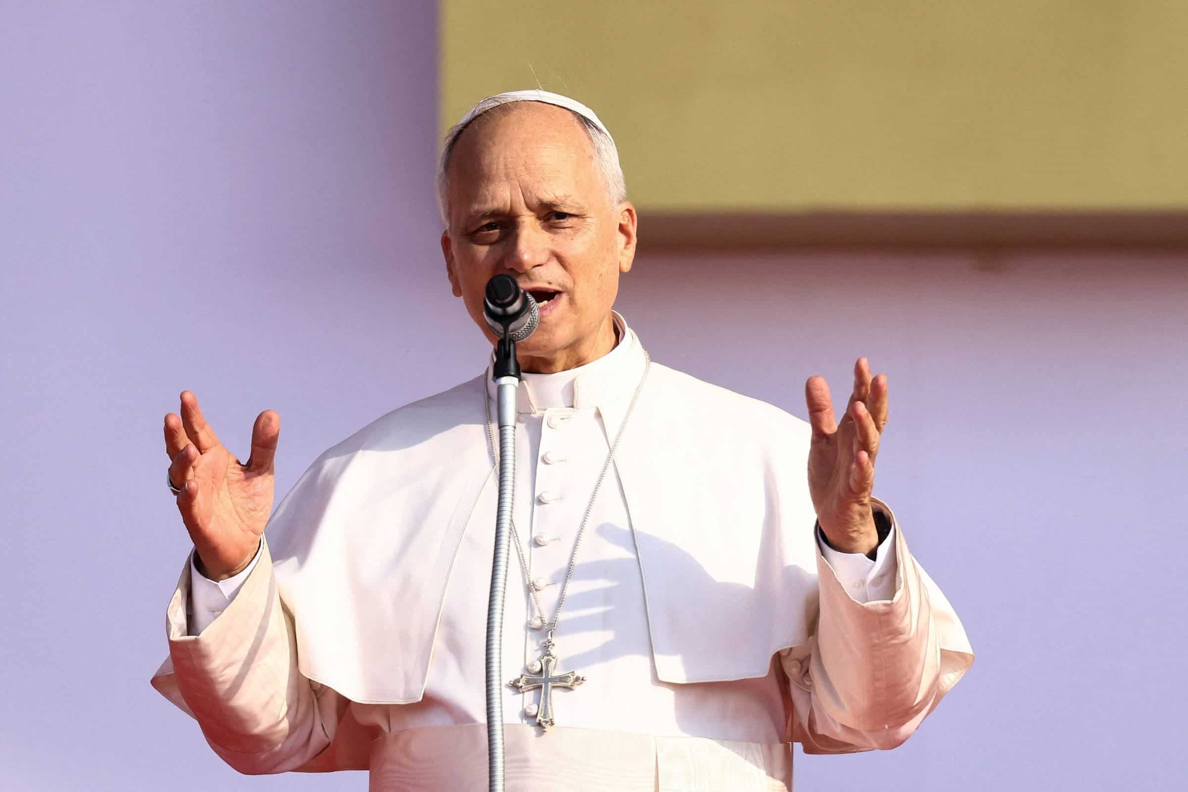 Papa Leão 14 Faz História: Milhares de Jovens em Frenesi na Missa de Roma!
