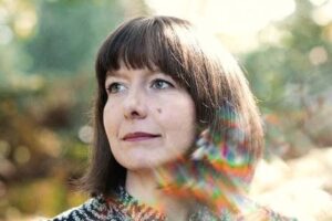Revelação Bombástica: Álbum Secreto de Emily Portman Gerado por IA Surpreende o Mundo!