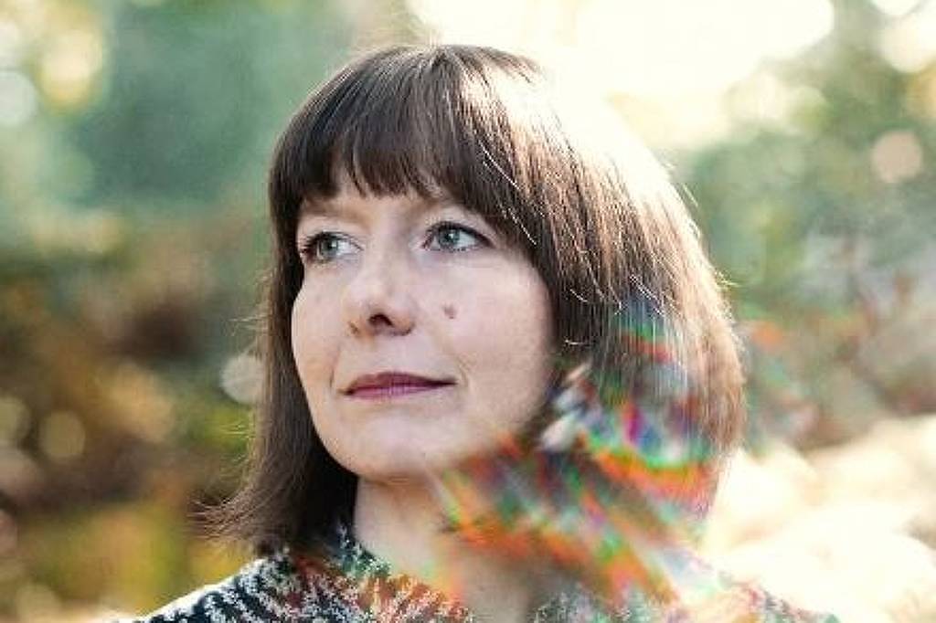 Revelação Bombástica: Álbum Secreto de Emily Portman Gerado por IA Surpreende o Mundo!