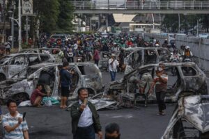 Revolta Explosiva: Deputados em Fúria pelo Próprio Aumento Salarial!