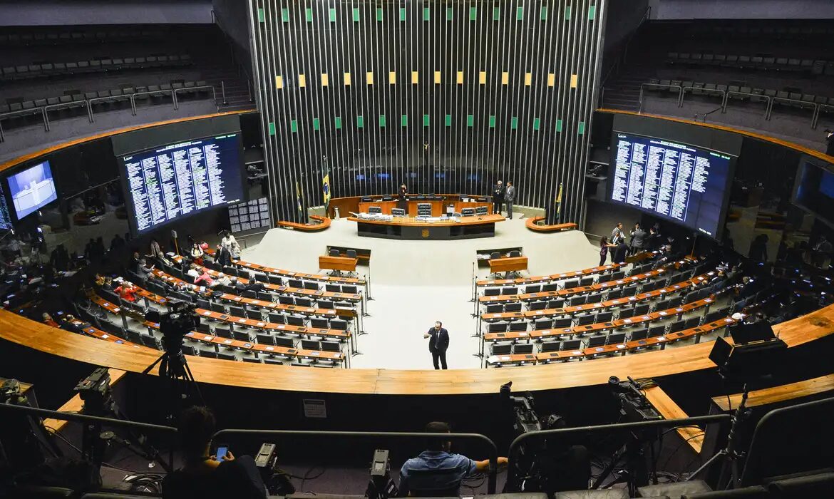 Revolta nos Bastidores: Oposição Luta para Derrubar Taxação dos Ricos!