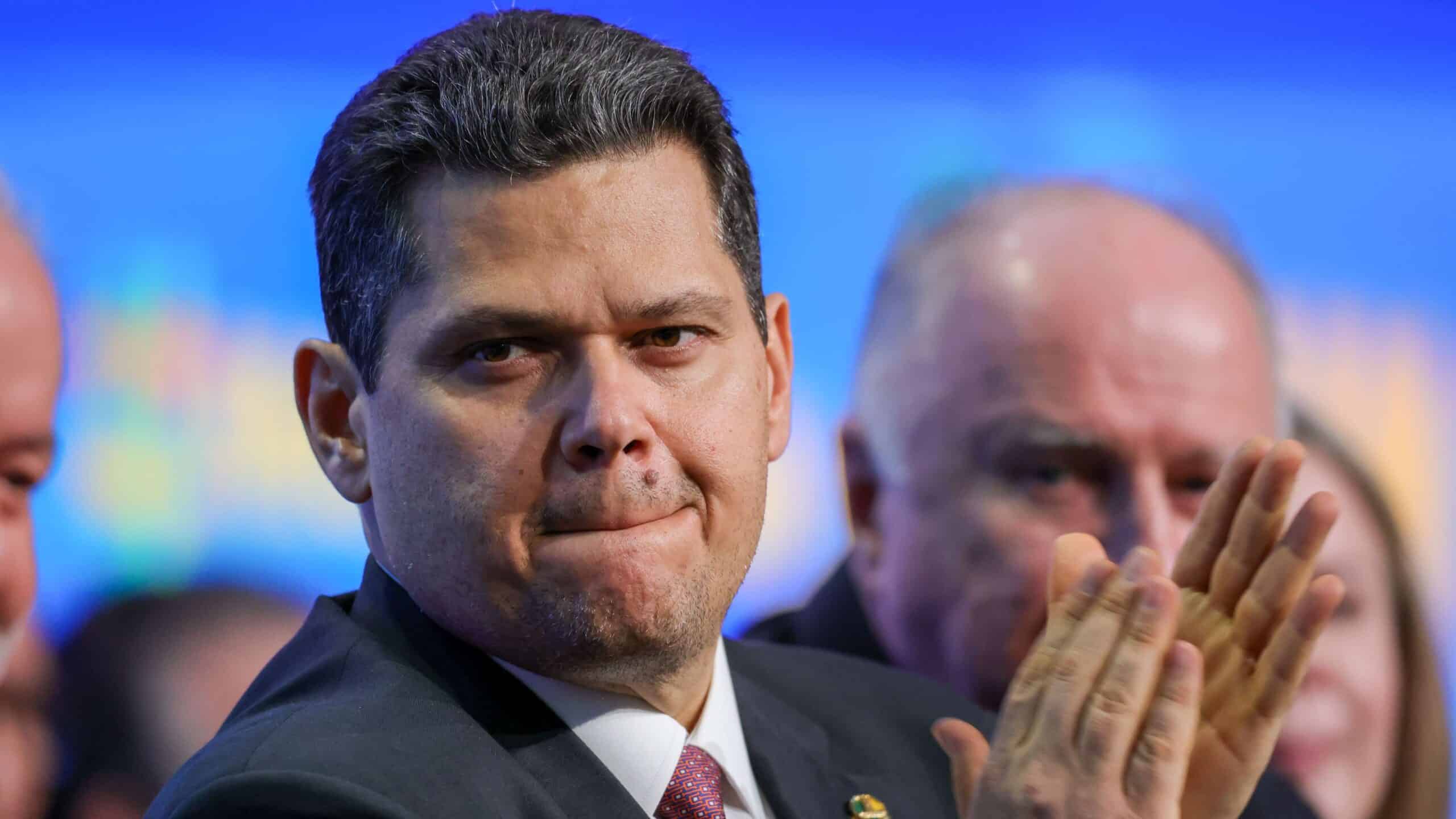 Senado em Frenesi: Legalização do 'Calote' em Precatórios à Vista!