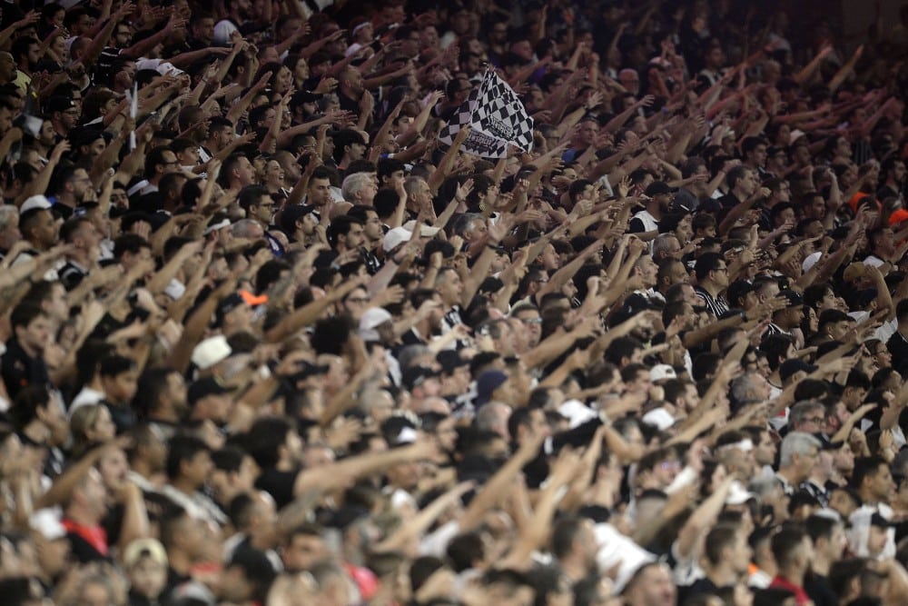 Tempestade na Fiel: Torcida Luta para Revolucionar o Corinthians!