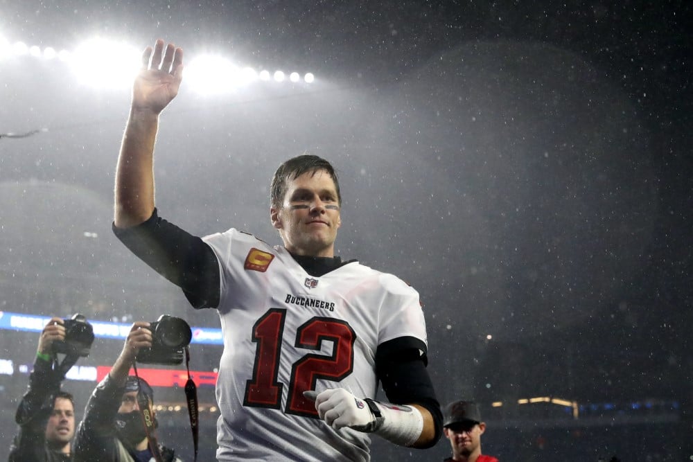 Tom Brady Ganha Estátua Monumental: 'Rivais Vão Jogar Cerveja!' Choque e Homenagem!