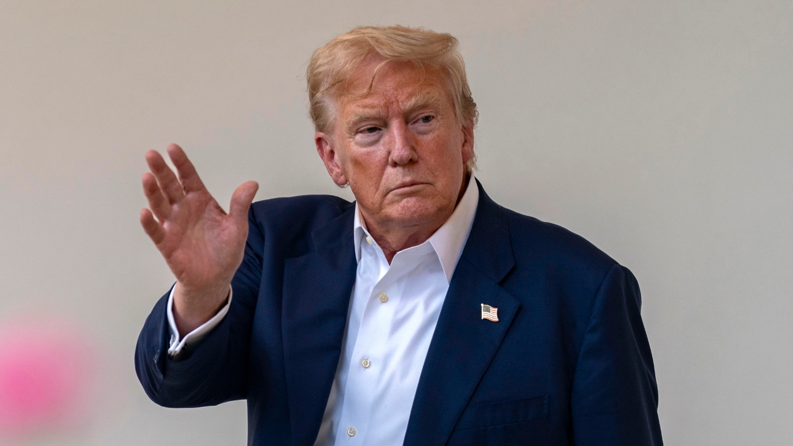 Trump EXPULSA Moradores de Rua de Washington em Ação Chocante!