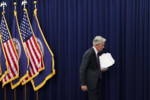 Trump Exige Renúncia de Powell: Crise no FED à Vista!