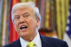 Trump Lança Bombástica Tarifa! A Economia Global em Perigo com Jogos de Poder!