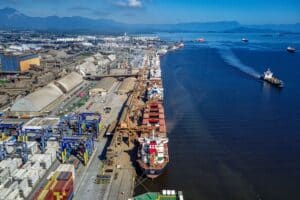 A Tormenta Econômica: Exportações para os EUA despencam 18,5% e agosto registra o MAIOR DÉFICIT do ano!