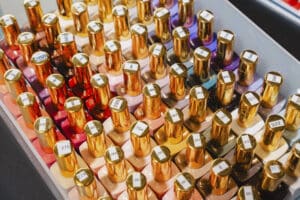 ALERTA CHOCANTE: União Europeia BANEA ESMALTES em GEL que PODEM SER LETAL!