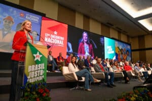 ALERTA: Gleisi Detona Tarcísio! Aumento da Desigualdade à Vista se Ele Virar Presidente!