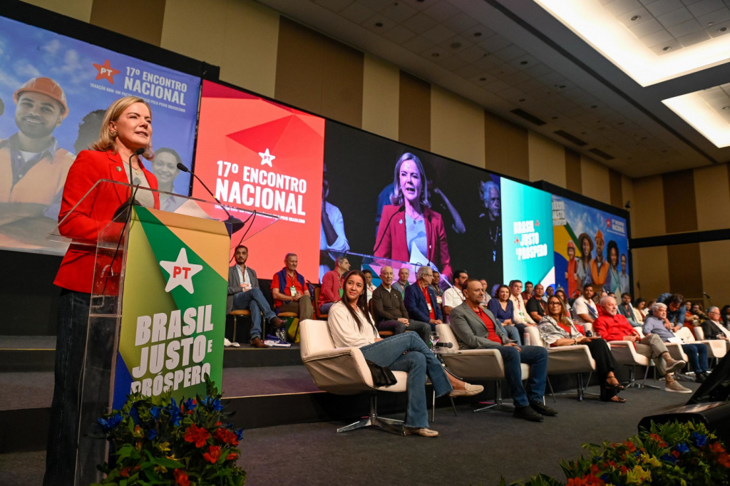 ALERTA: Gleisi Detona Tarcísio! Aumento da Desigualdade à Vista se Ele Virar Presidente!