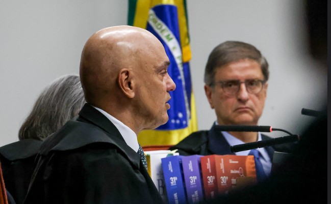 Bolsonaro Fuga do STF: Chocante Ausência no 2º Dia do Julgamento!