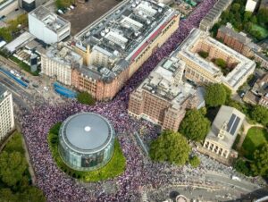 Caos nas Ruas de Londres! Manifestações Explosivas por Liberdade!