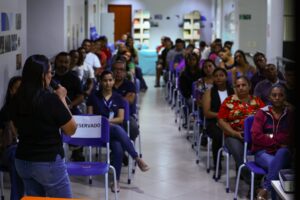 Concluir EJA É O CAMINHO PARA O AUGE: Jovens Ganham Quase R$ 100 A MAIS com Carteira Assinada, Diz Estudo CHOCANTE!