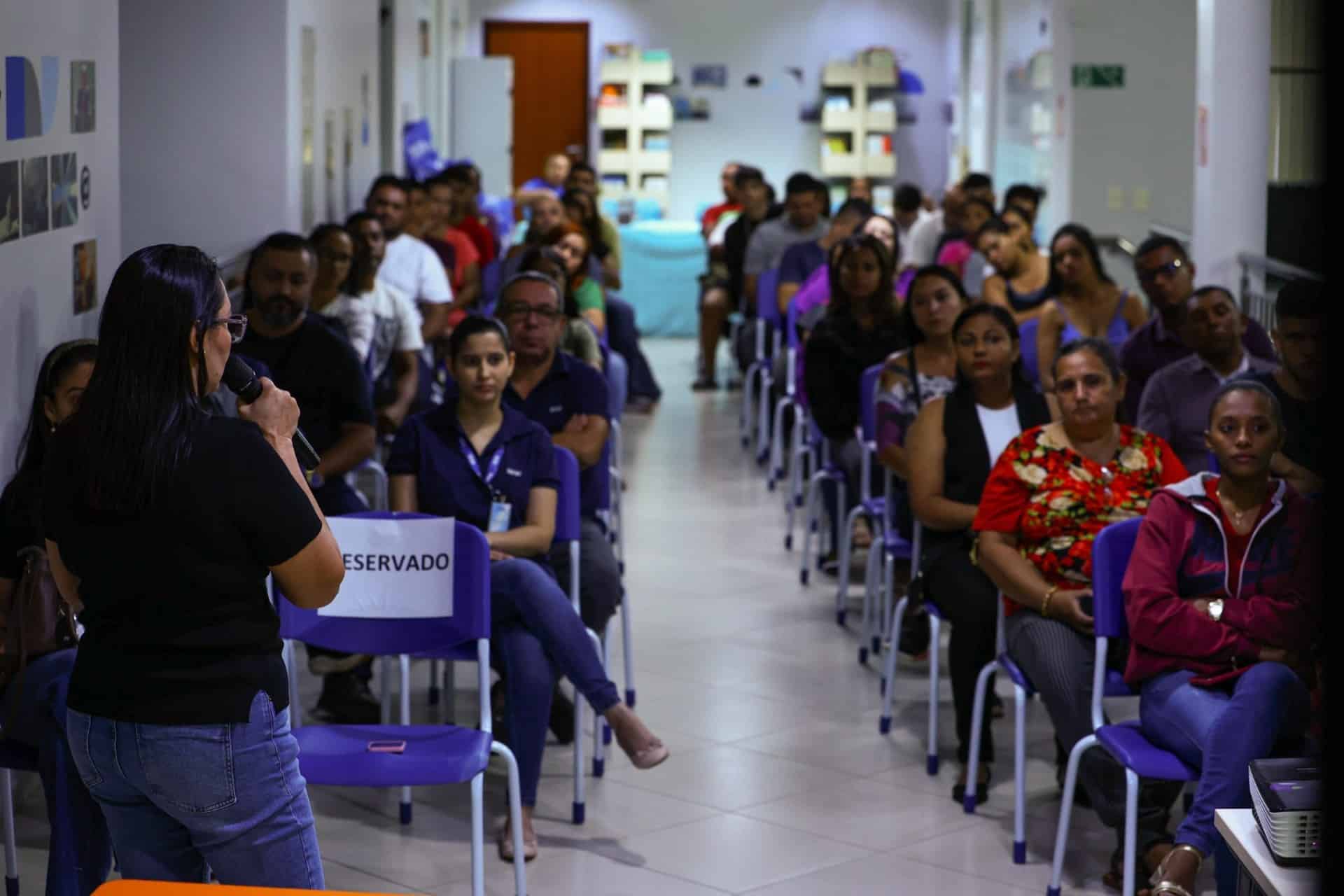 Concluir EJA É O CAMINHO PARA O AUGE: Jovens Ganham Quase R$ 100 A MAIS com Carteira Assinada, Diz Estudo CHOCANTE!