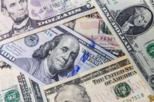 Crise à Vista: Dólar e Bolsa em Queda Livre! Não Perca a Atualização de Hoje!