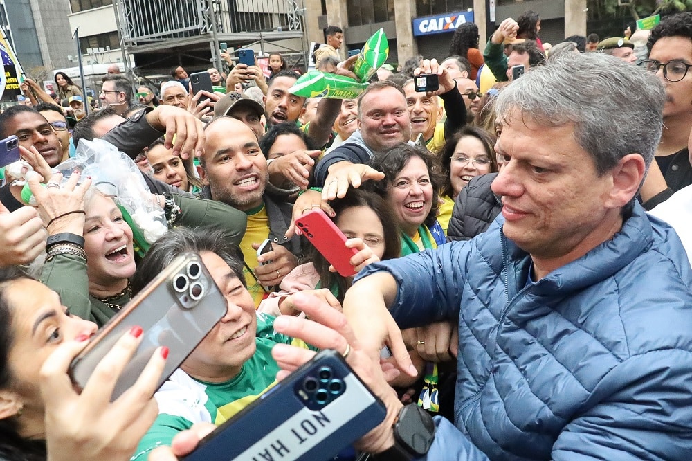 Discurso Explosivo de Tarcísio na Paulista: Aliados Enxergam Mudança Radical!