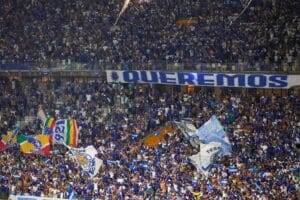 ESCÂNDALO NO CLÁSSICO: Árbitro DENUNCIA CANTOS HOMOFÓBICOS e Cruzeiro PERIGANDO SANÇÃO!
