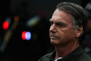 Flávio Bolsonaro EXPLODE contra o STF: Acusações Bombásticas de Interferência nas Votações!
