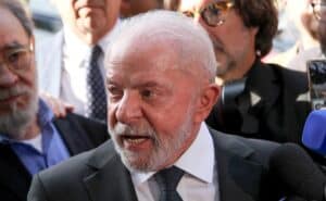Governo Lula Tenta 'Reaver' Camisa da Seleção no 7 de Setembro: Polêmica à Vista!