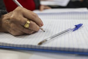 JUSTIÇA EMBARGA PROJETO POLÊMICO DA EJA COM TURMAS GIGANTES DE 550 ALUNOS!
