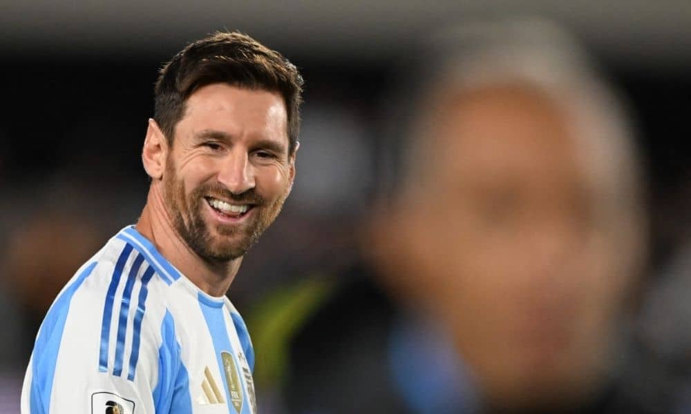 Messi Chora e Brilha: Despedida Emocionante da Seleção com Gols e Vitória!