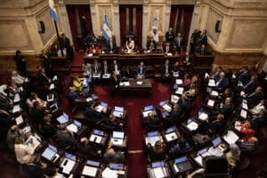 Milei em Crise: Senado Argentino Desferiu Golpe Fatal!
