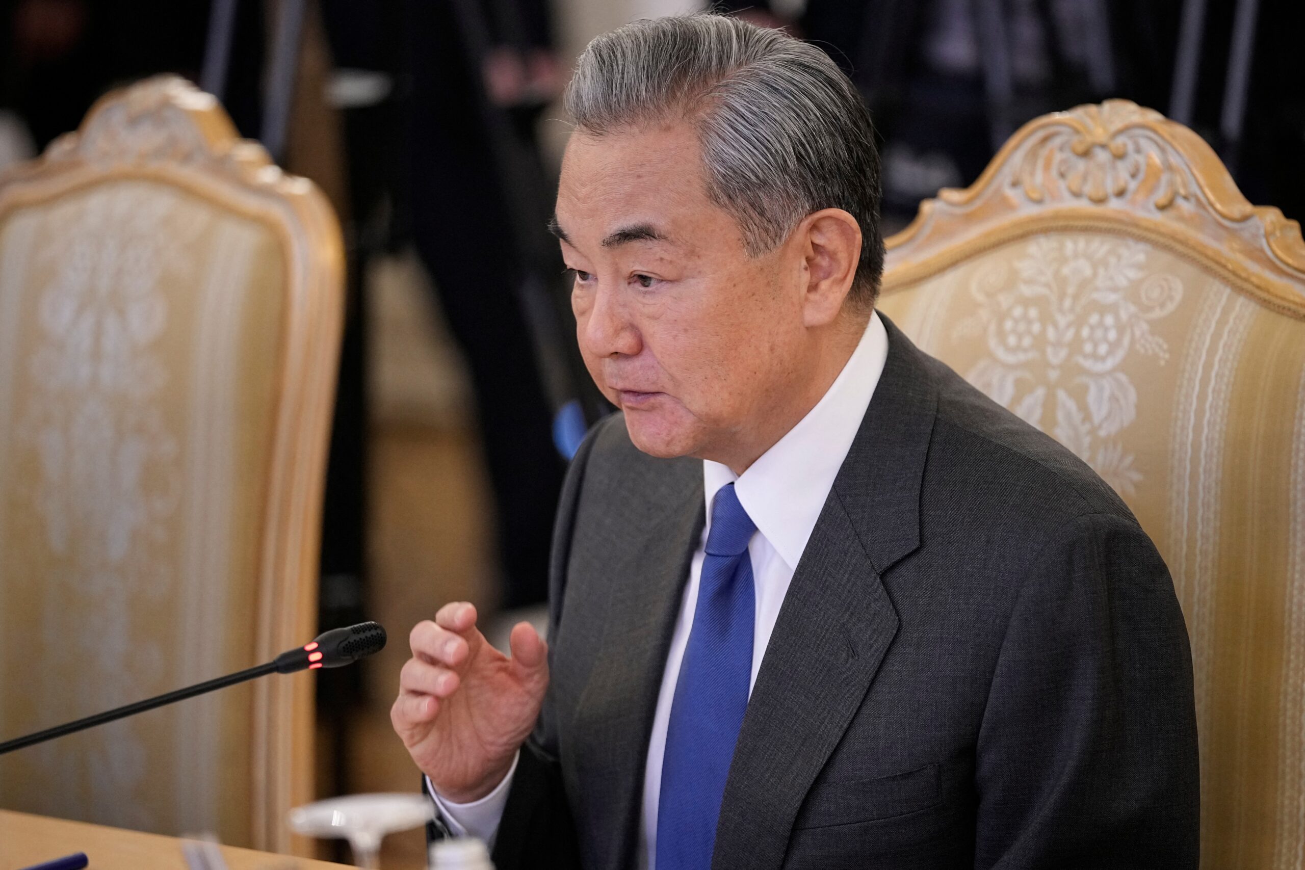Ministro Choca o Mundo: China Renuncia a Conflitos e Desafia Poderes Globais!