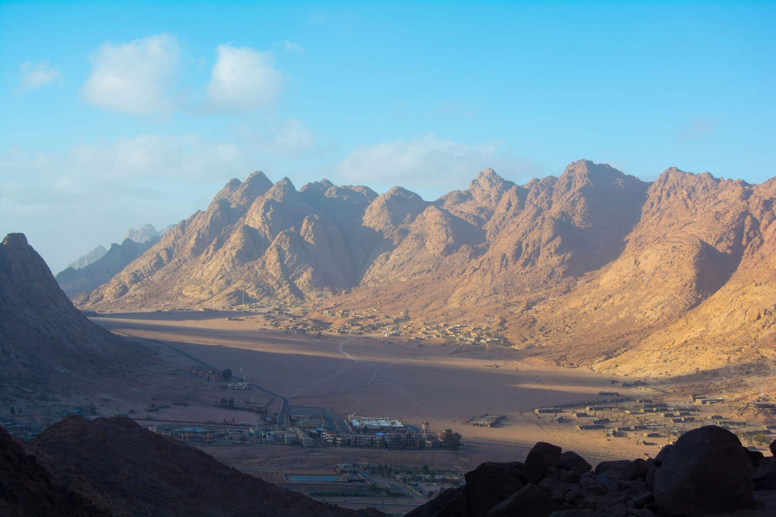 Monte Sinai: Sagrado ou Luxo? O Collorido Escândalo da Transformação!