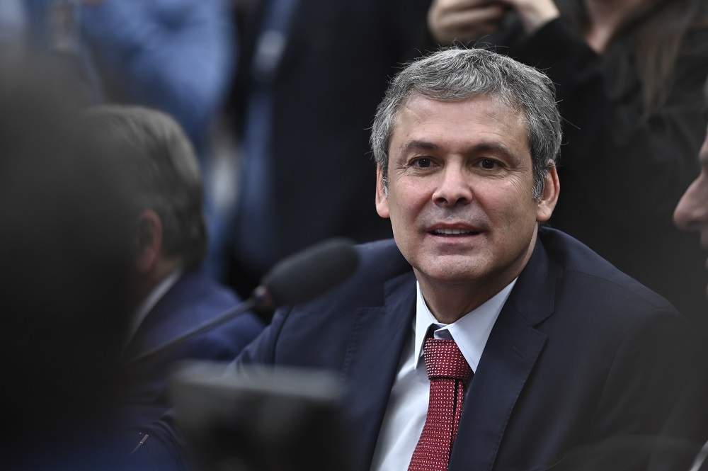 RUBICÃO ATRAVESSADO! Lindbergh EXPLODE contra Tarcísio: 'Ele defende Bolsonaro, não o povo!'