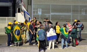 Revolta Explosiva: O Medo Caiu – Povo em Fúria Nas Ruas!