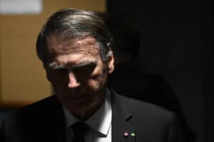 STF CENSURA: Vaias, Gritos e Cartazes Proibidos no Julgamento de Bolsonaro!