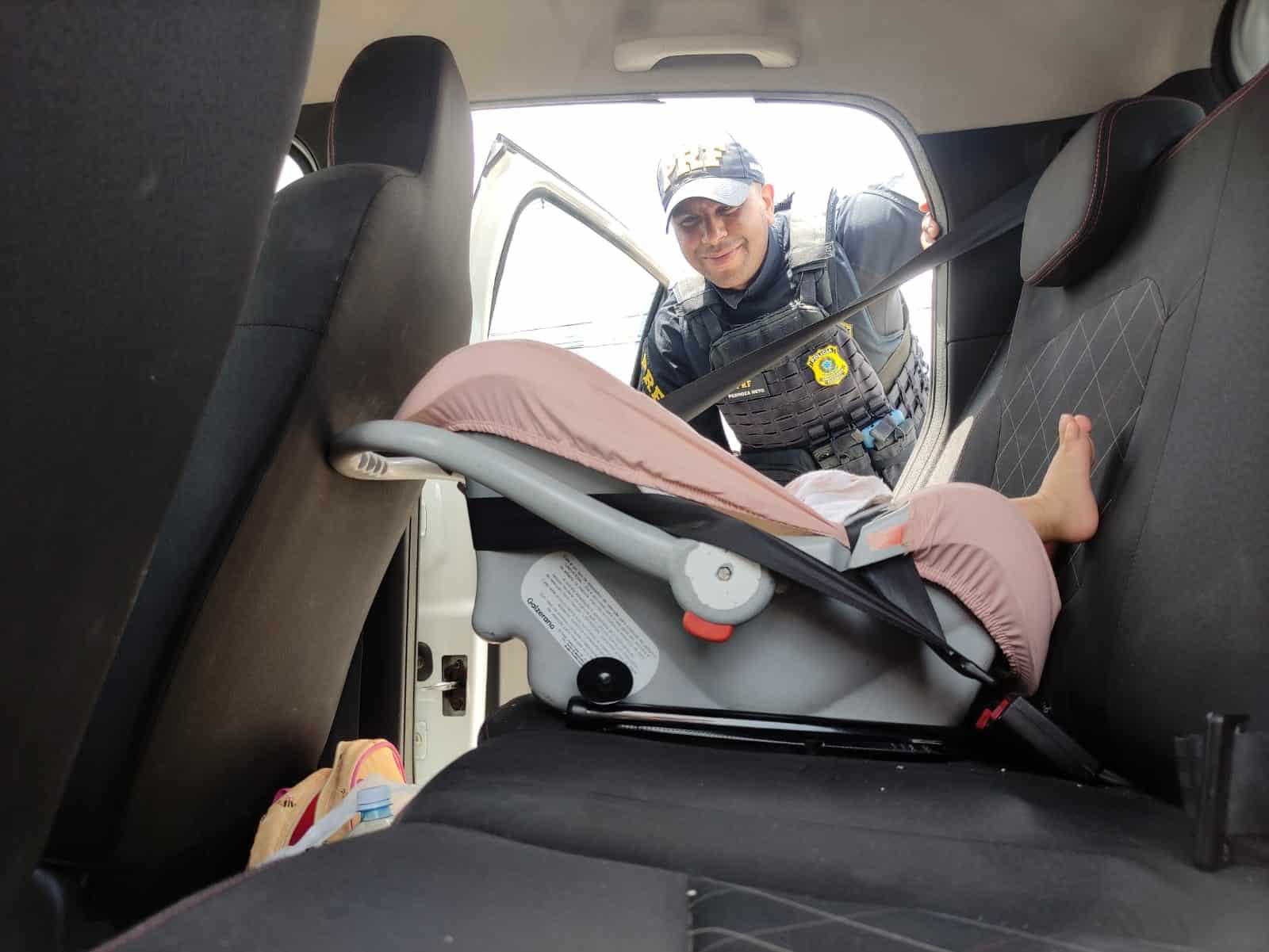 Tragédia no Trânsito: Menino Perde a Vida em Acidente Horripilante! Aprenda a Evitar Erros Mortais no Transporte de Crianças!