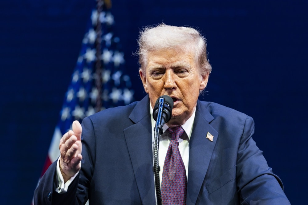 Trompetes da Controvérsia: Trump Retorna ao Reino Unido em Visita de Estado Explosiva!